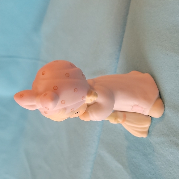 Vintage Precious Moments "Isn't He Precious?" 522988 - Picture 4 of 5